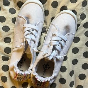 Like new… barely worn adorable sneakers